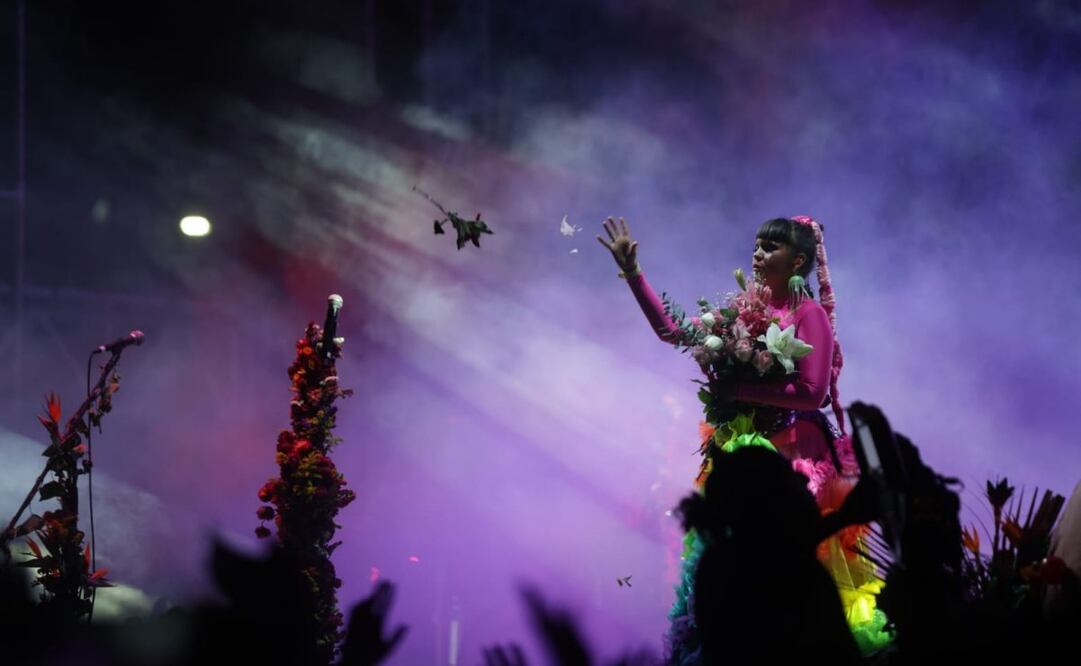 Bomba Estéreo se presentó en la plancha del Zócalo Capitalino. Foto: Francisco Rodríguez