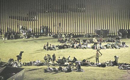 Migrantes quedan atrapados entre muros fronterizos