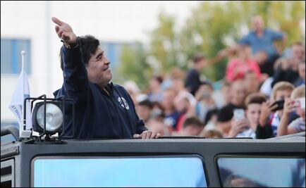 Presentan a Maradona en el Dinamo Brest
