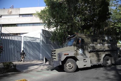 VIDEO, Blindan la FEMDO tras arribo de Ovidio Guzmán