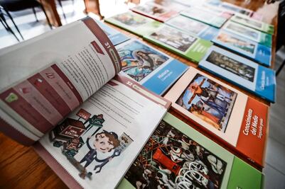 Meten en libros de SEP credo de la 4T y a Marx... Arriaga