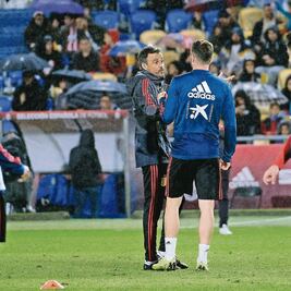 España, a cerrar el año en busca de identidad