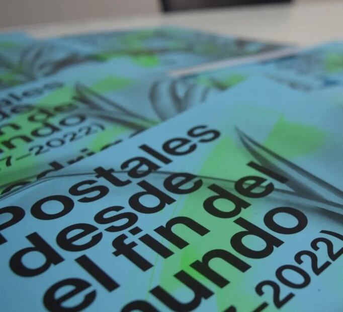 Libro "Postales del fin del mundo". Foto: Especial.