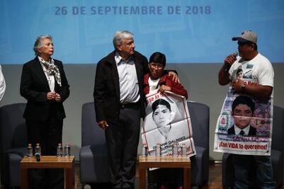 ​Estos son los acuerdos de AMLO en el caso Ayotzinapa