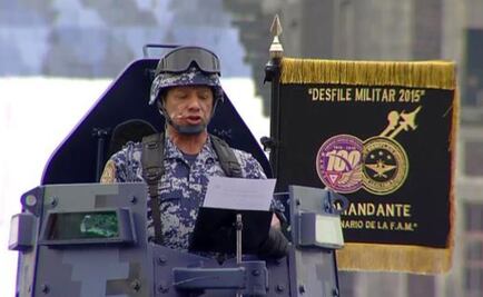 Concluye "sin novedad" desfile militar en el Zócalo
