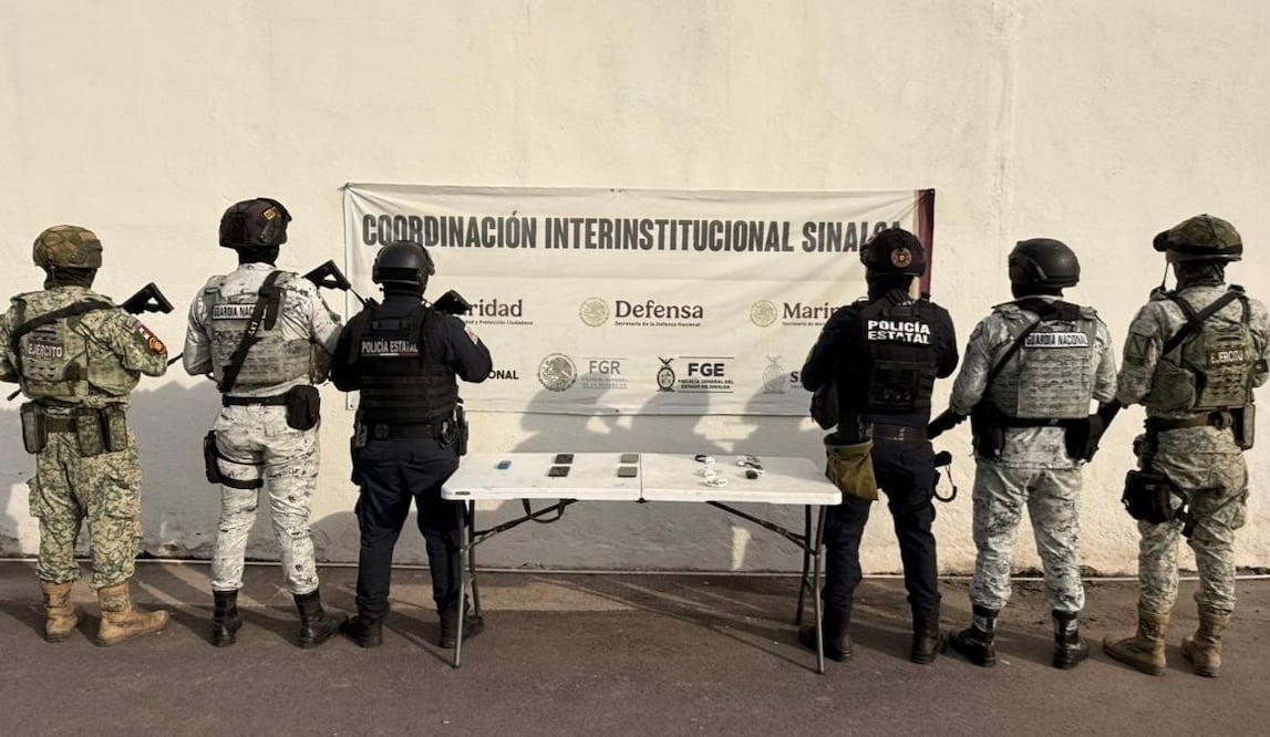 Aseguran objetos prohibidos en penales de Évora y Culiacán; hallan celulares, tablet y herramientas. Foto: Especial