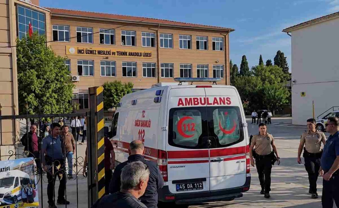 Al menos 10 alumnos de secundaria resultaron heridos este martes en un tiroteo que tuvo lugar en un colegio en la provincia de Manisa, en el oeste de Turquía, cometido por un estudiante. Foto: EFE