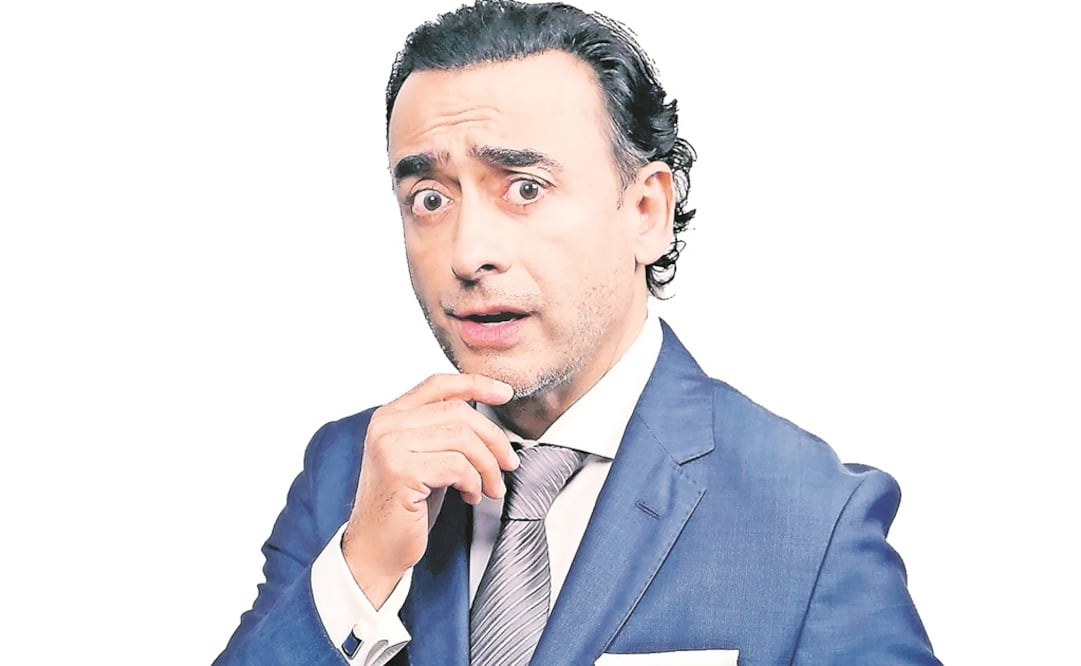 El actor Adal Ramones durante sesión de fotos para promocionar la obra "Dos más dos". (FOTO: AGUSTIN SALINAS/EL UNIVERSAL.)