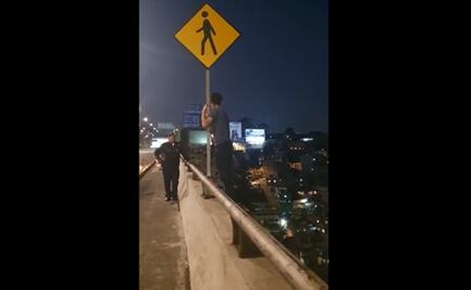 Policías evitan suicidio de un joven en puente de Santa Fe
