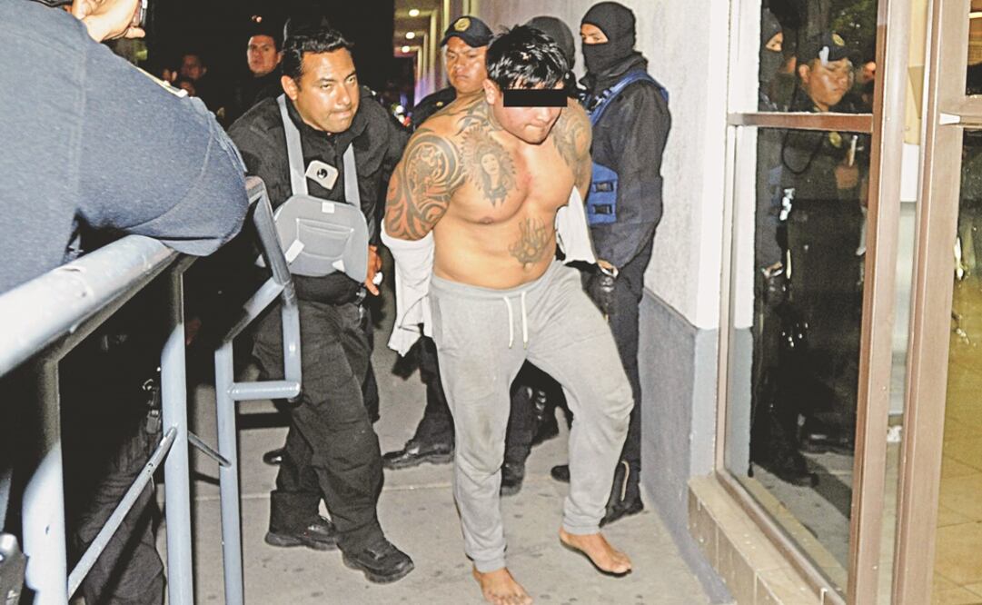 Héctor Hugo “N”, alias El H, fue detenido ayer junto con 10 de sus cómplices al intentar sobornar a una agente policial para que lo dejara operar (LUIS CARBAYO. CUARTOSCURO)