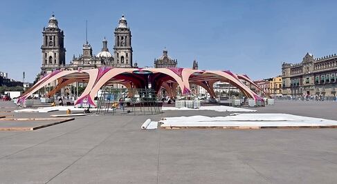 Instalan en la plancha del Zócalo el Jardín del Buen Amor