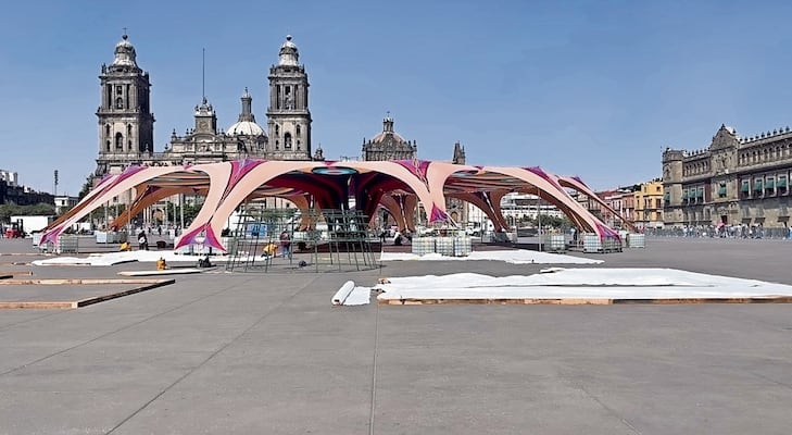 Instalan en la plancha del Zócalo el Jardín del Buen Amor