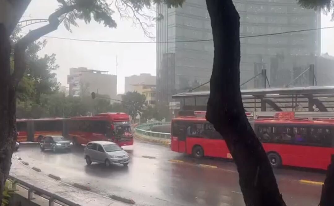 Las lluvias continuarán por varias horas afectando 9 alcaldías.  Foto: OVIAL_SSCCDMX