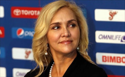 Padre de Angélica Fuentes balconea "mentiras y calumnias" en libro de su hija