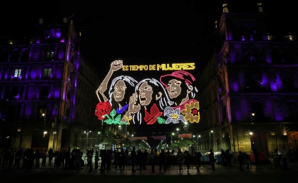 Brugada enciende iluminación por 8M en el Zócalo; “se iluminará cada marzo para reconocer y reivindicar lucha histórica de las mujeres”, dice.
Foto: Especia.