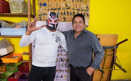 Del molde al ring; la familia que convirtió su pasión por los juguetes de lucha libre en un legado