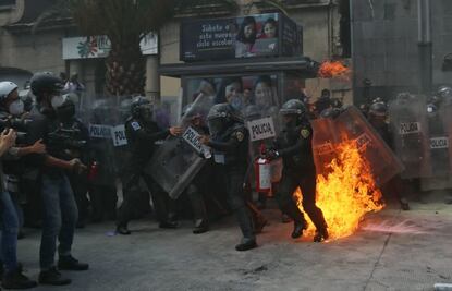 Registran enfrentamientos durante marcha a favor del aborto en CDMX 