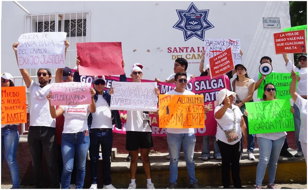 Exigen a presidente municipal de Oaxaca que separe de sus cargos a policías involucrados en asesinato de Diego. Foto: Edwin Hernández / EL UNIVERSAL
