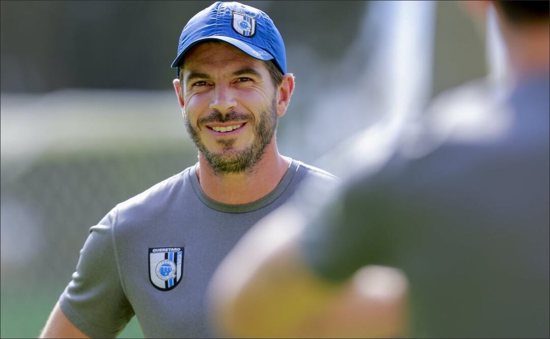 Técnico de los Gallos Blancos. Foto: Twitter