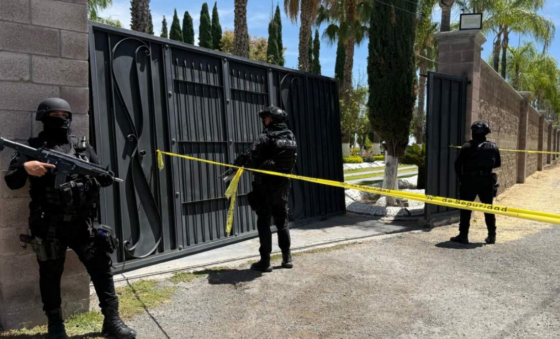 Elementos de la Policía Regional de Jalisco resguardan presunto narcorancho y bodega en Teocaltiche (24/04/2025). Foto: Especial