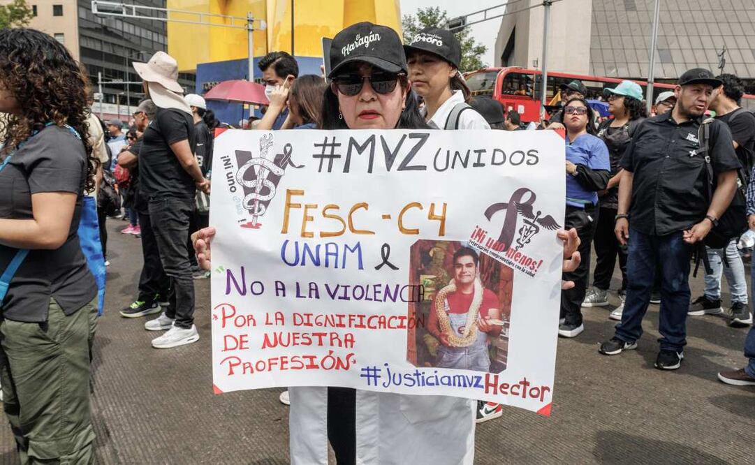 Cientos de Veterinarios han salido a las calles de de la CDMX y otros estados del país, para pedir justicia por Héctor, quien fue asesinado en el Estado de México (18/02/2025). Foto: Yaretzy M. Osnaya / EL UNIVERSAL