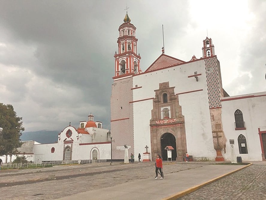 La Parroquia de Nuestra Señora de la Asunción, del siglo XVI, resultó dañada en 2017, pero hoy ya recibe a la gente. FOTOS: EMILIO FERNÁNDEZ. EL UNIVERSAL