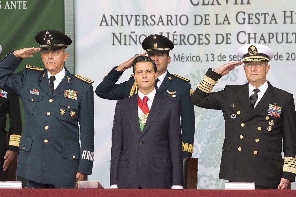 El presidente Enrique Peña Nieto encabezó el 168 aniversario de la gesta heroica de los Niños Héroes de Chapultepec en la explanada del Altar a la Patria (ESPECIAL)