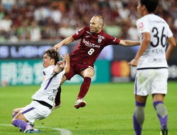 Andrés Iniesta hace su segundo golazo en Japón