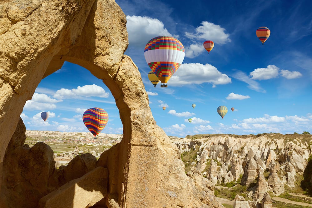 Sobrevuela las chimeneas de hadas de Capadocia. (Foto: Istock) 