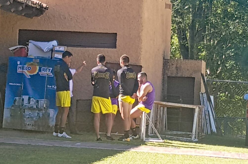 Jugadores y directiva de Leones Negros acuerdan primas. Foto: ALEX JIMÉNEZ. EL UNIVERSAL