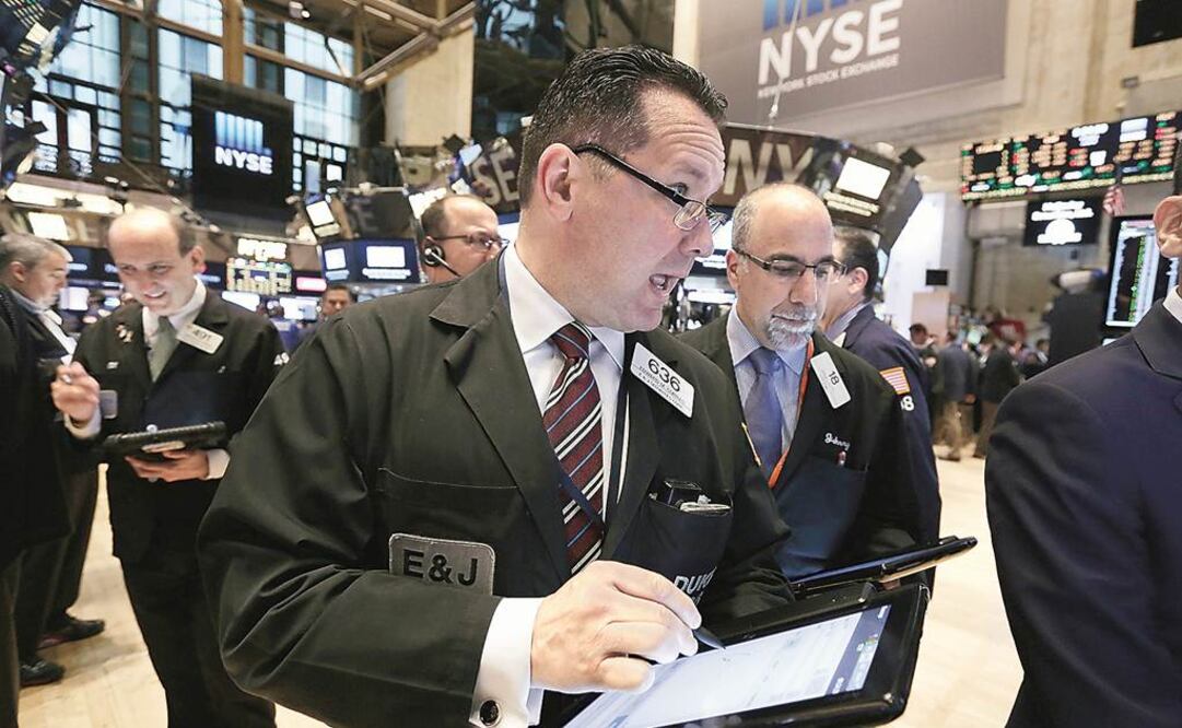 Los mercados en  Nueva York  reportaron pérdidas ayer. Los datos económicos de Europa  indicarán para  este martes el rumbo de las operaciones.