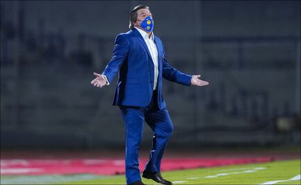 Aficionados "presentan" a Miguel Herrera como nuevo DT de Tigres