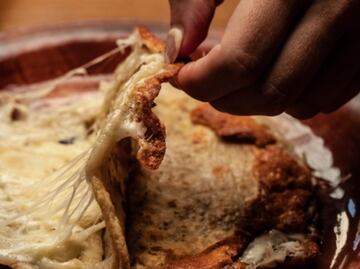 Los milaquesos, tacos de milanesa gratinados que debes probar