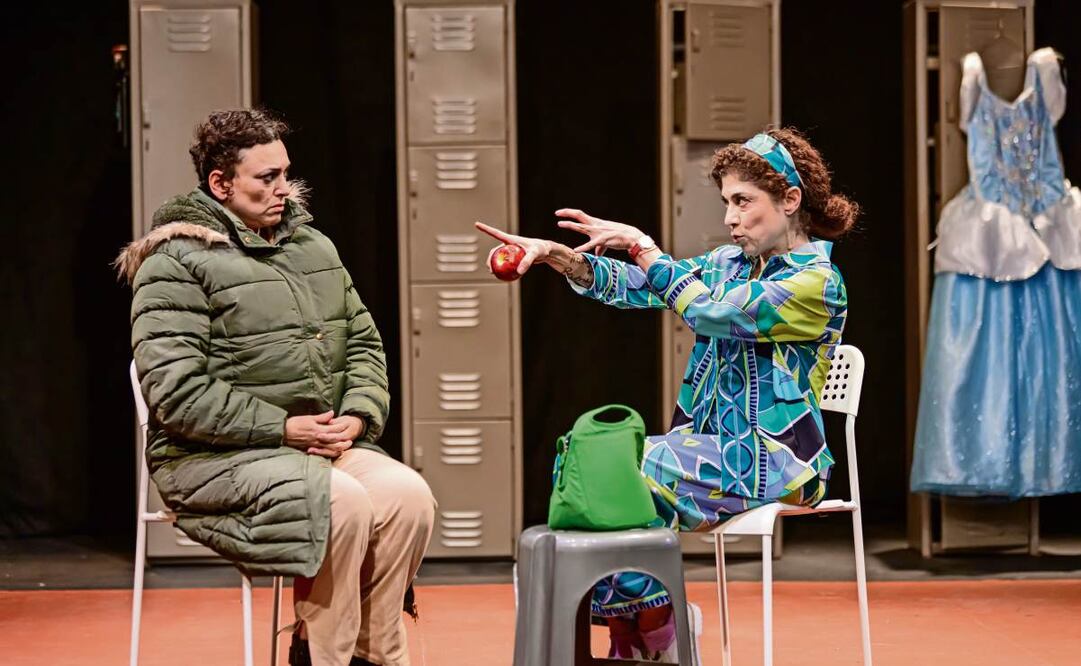 La historia protagonizada por Gicela Sehedi y Ana Karina Guevara aborda el encuentro de dos mujeres opuestas en un vestidor. Foto: Odette Villarreal