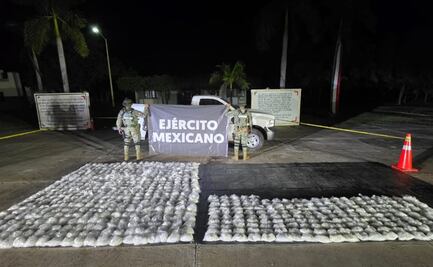 Aseguran camioneta cargada de 665 paquetes con metanfetamina en Sinaloa 