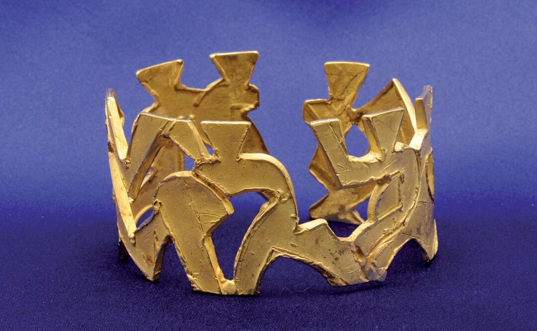 "Pulsera de esclavo de oro 1971" del escultor abstracto italiano Umberto Mastroianni como parte del robo de la exposición "Come un oro caldo e fluido. Gli ori de Umberto Mastroianni".  Foto: AFP