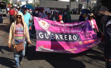 Docentes marchan en Guerrero en contra de descuentos 