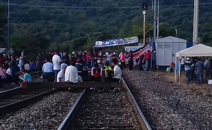 Bloquea CNTE vías del tren en 6 municipios en Michoacán