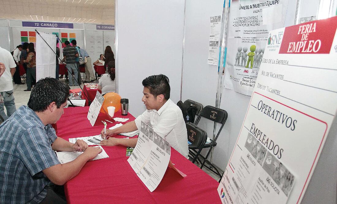 Desempleo baja en abril al menor nivel desde finales de 2008