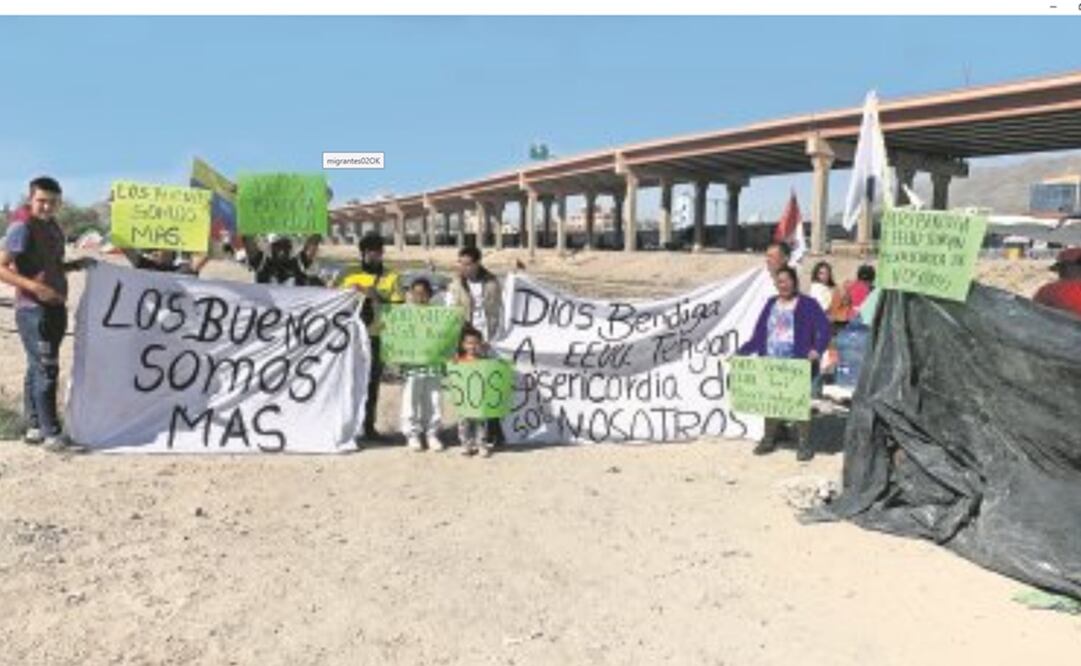 Los migrantes están instalados frente a un campamento de operaciones de la Patrulla Fronteriza. Foto: Paola Gamboa/EL UNIVERSAL