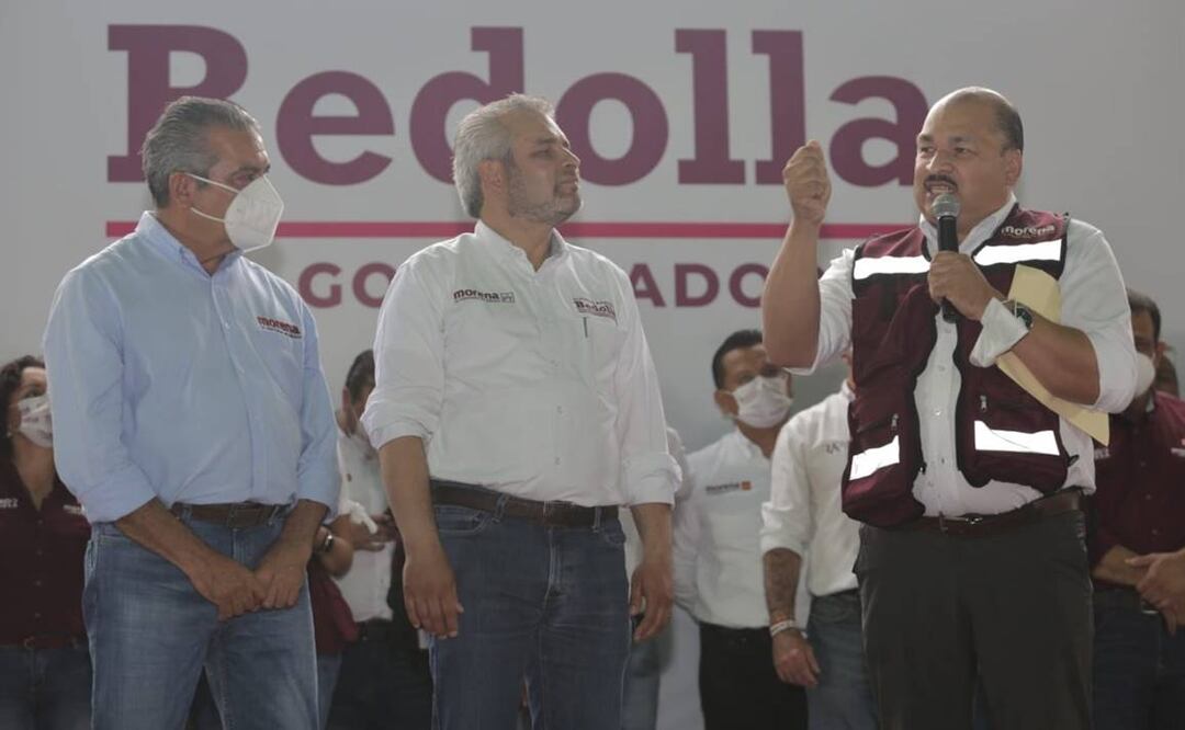 Abraham Sánchez (derecha) se une al proyecto del morenista Alfredo Ramírez Bedolla (centro). Foto: Especial