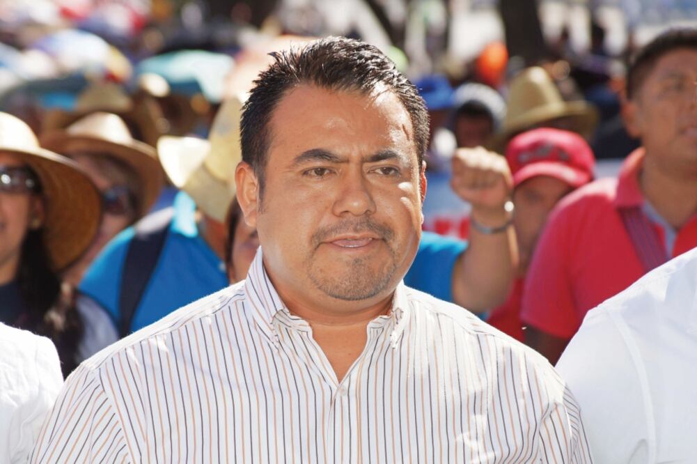 Eloy López, secretario general de la Sección 22, pasó de ganar 22 mil 775.12 pesos trimestrales a 52 mil 711.11 pesos (ESPECIAL)