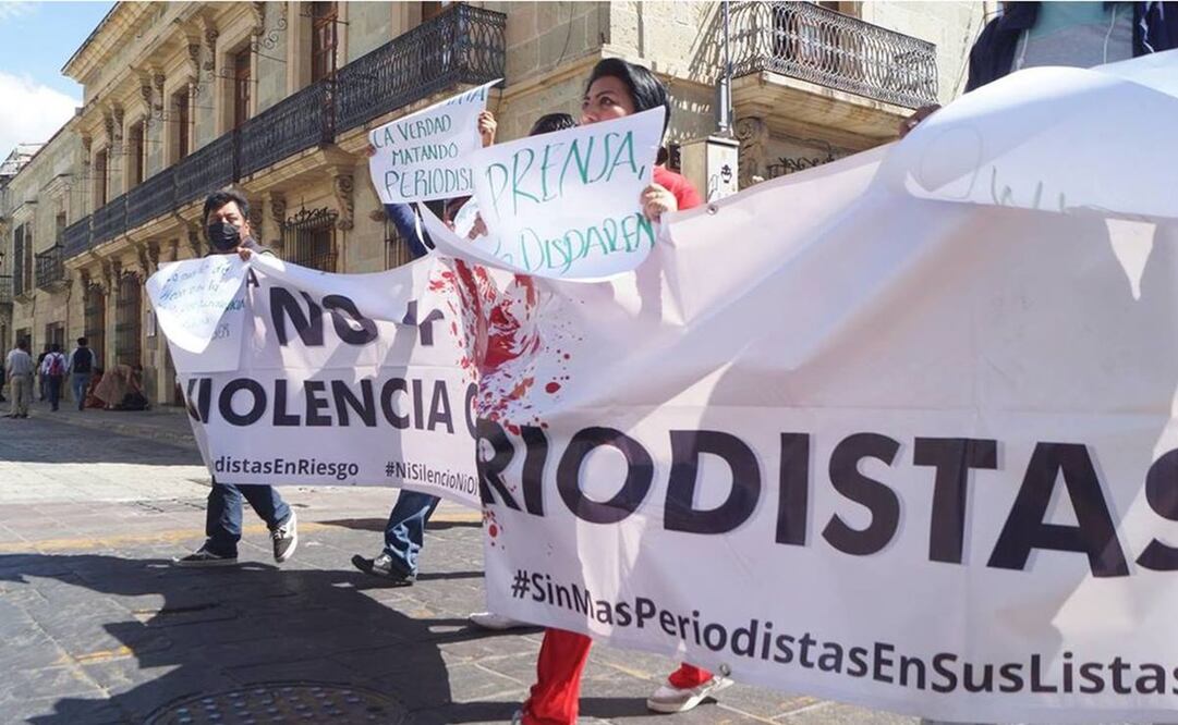 Familiares de periodistas en Oaxaca protestan por amenazas en su contra. Foto: Especial EL UNIVERSAL
