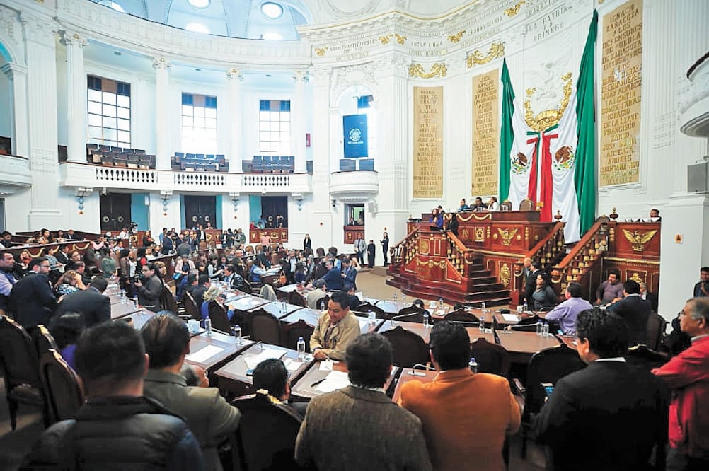Desde octubre pasado se planteó la donación de autos, que fue aceptada y firmada por los representantes de todos los partidos políticos en el Primer Congreso de la CDMX, recordó el priista Tonatiuh González. Foto/ARCHIVO EL UNIVERSAL