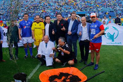 El negocio de las ex figuras del futbol mexicano