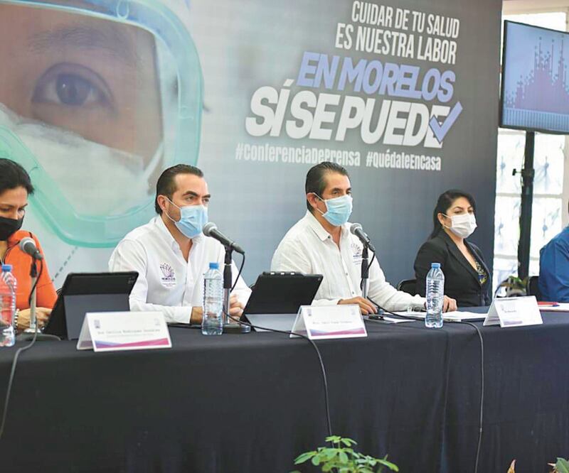 La Secretaría de Gobierno, encabezada por Pablo Ojeda Cárdenas (segundo de izq. a der.), reconoce que la ciudadanía exige la reapertura del comercio, pero hacerlo en este momento de la pandemia tendría un costo alto en la salud.