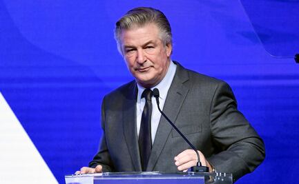 Alec Baldwin finalmente entrega su teléfono para investigación del tiroteo en set de "Rust"