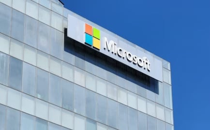 Microsoft supera los 4 billones de dólares en capitalización bursátil; acciones de la tecnológica suben 6.25%