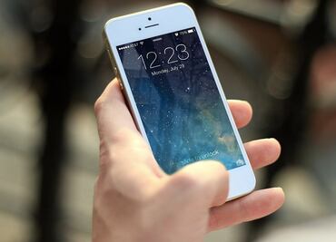 Mujer en Argentina le avienta el celular a su novio, quien termina muerto tras el golpe