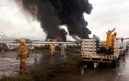 Incendio en refinería, controlado, no sofocado: Pemex